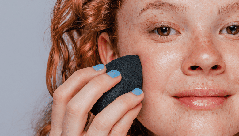 Makeup Brushes vs. Sponges: This Is the Real Difference